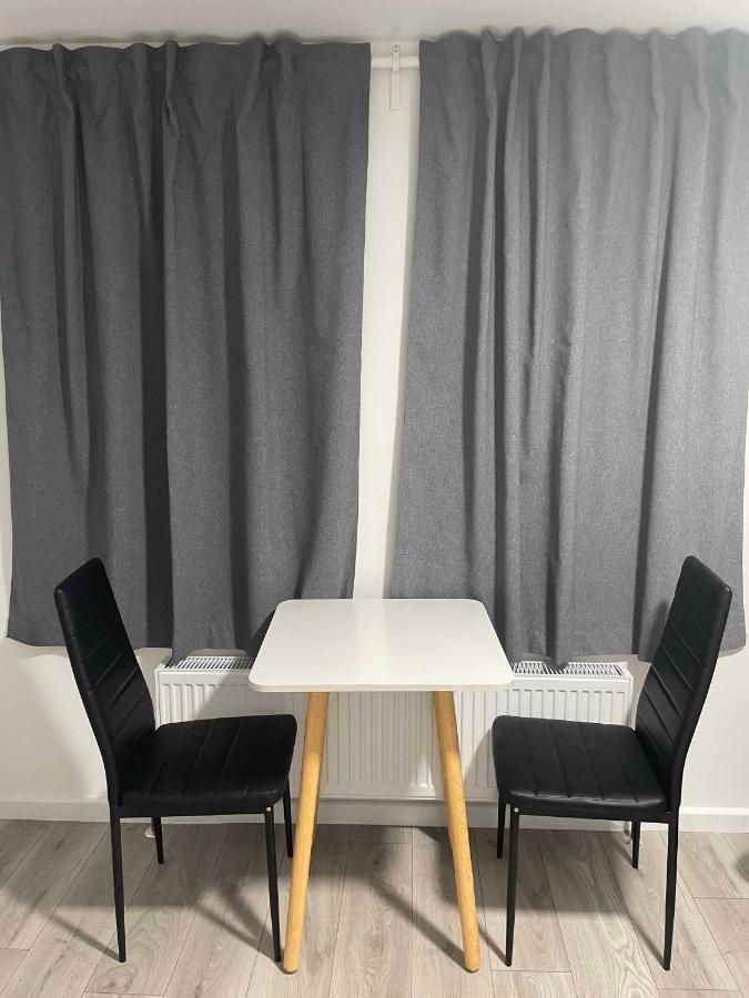 Studio Flat Private Bathroom Wc And Kitchenette Londres Extérieur photo