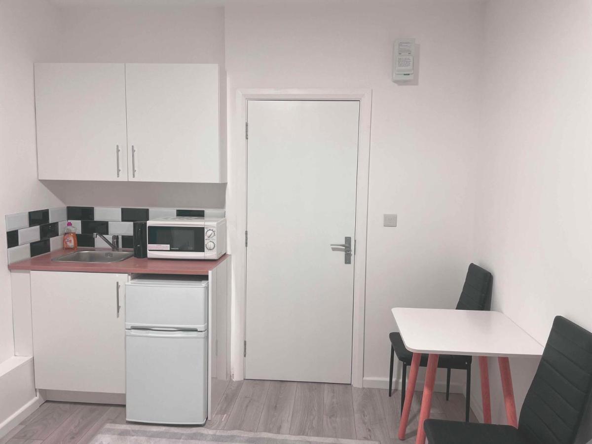 Studio Flat Private Bathroom Wc And Kitchenette Londres Extérieur photo