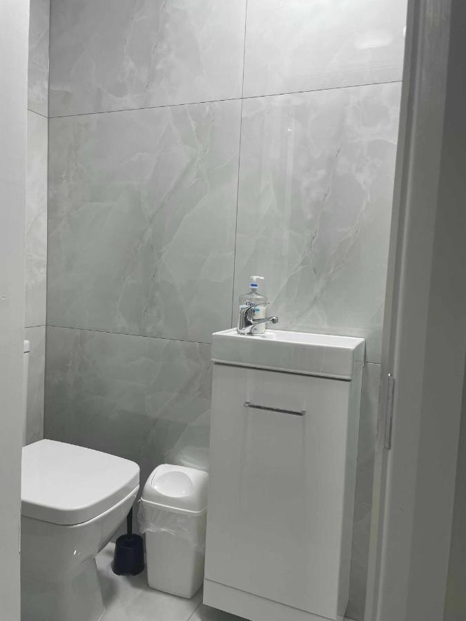 Studio Flat Private Bathroom Wc And Kitchenette Londres Extérieur photo